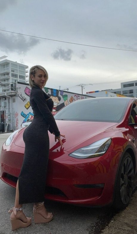 Paula Dinamicah beautiful actress image