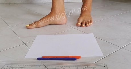 atomictoez hot model image