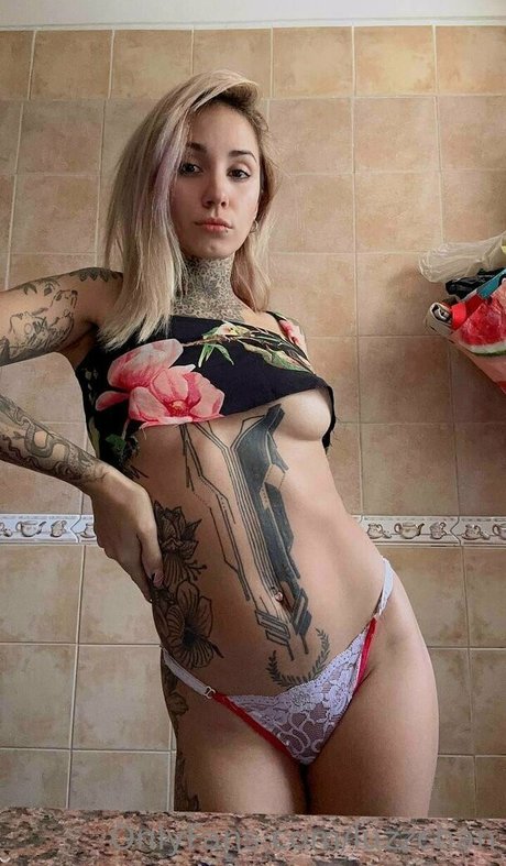 luzzchan model porn archive