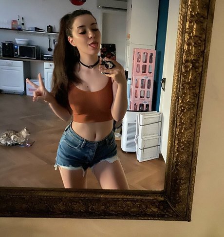 Anni The Duck naked model galleries
