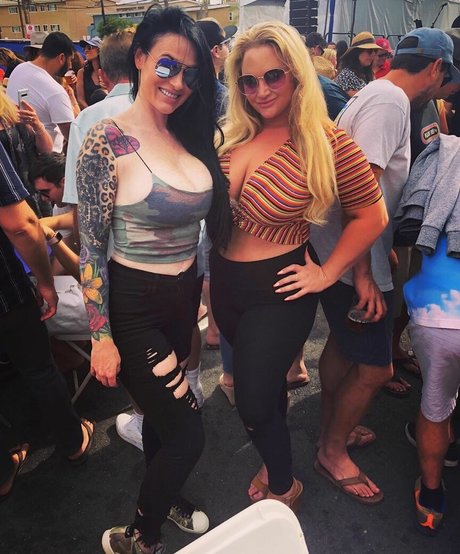 BlondiePomie naked star images