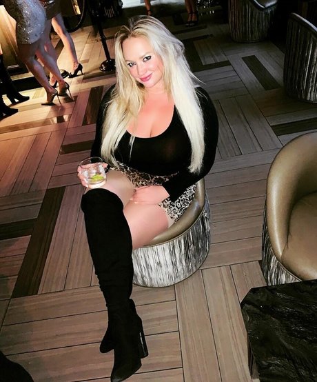 BlondiePomie pornstar nudes photo