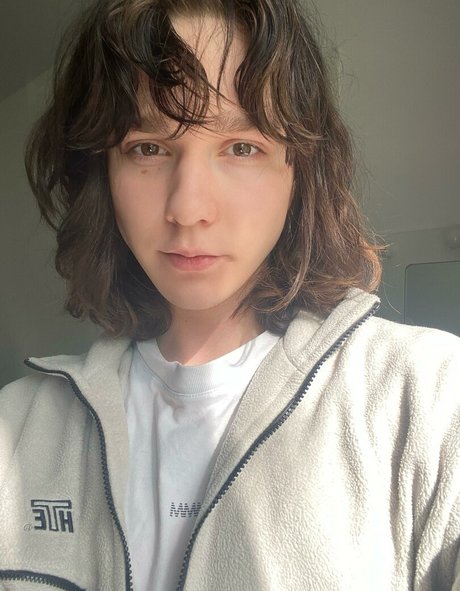 Mossy Barmales star hd pictures