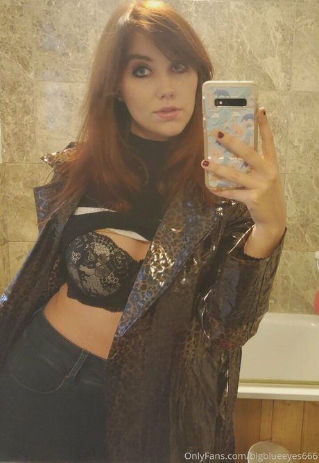 blonde curvy onlyfans exclusive image