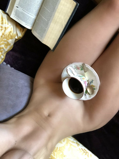 thekurv magazine nudes actress photos