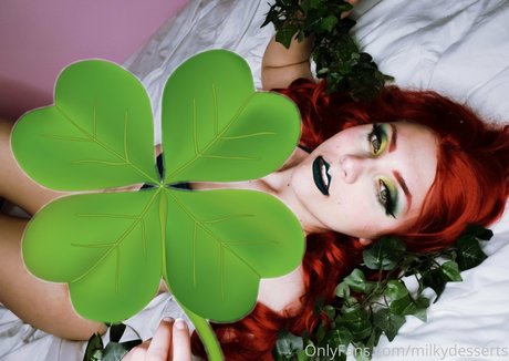 milkydesserts nudes model photo