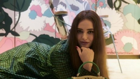 Katherine Langford model hd pic