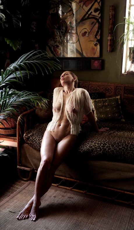 Sara Fantine star nude images