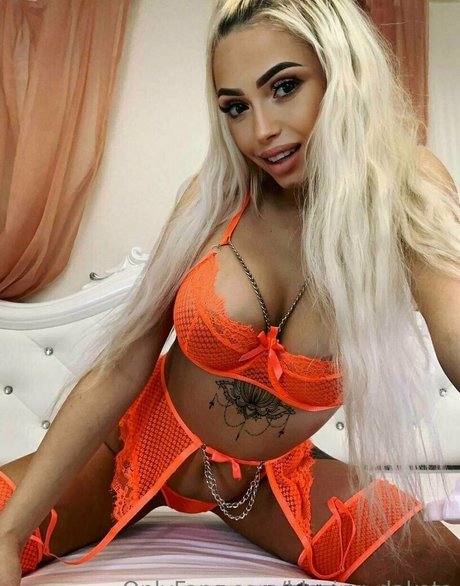 blazing dakota sexy model image