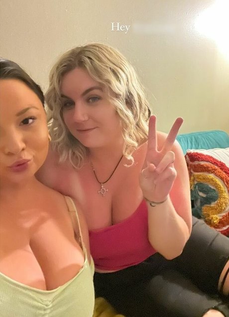 Jenn M naked model gallery