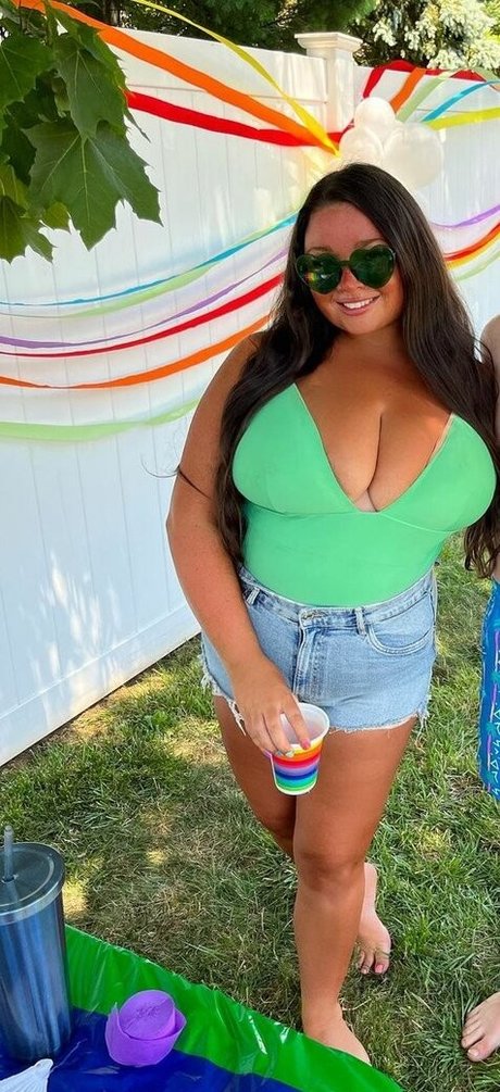 Jenn M beautiful model img