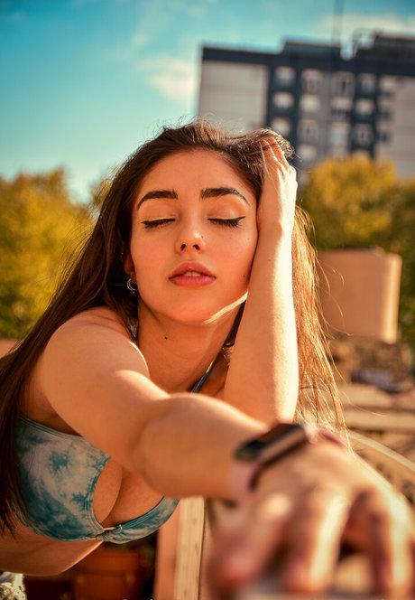 Dai Amadeo erotic actress img