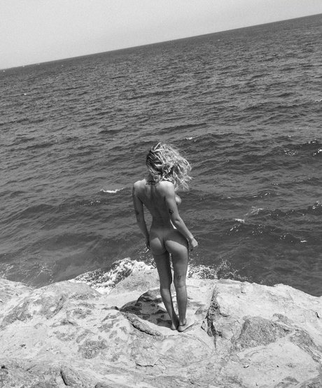 Harleyquinn2002 nude model pictures