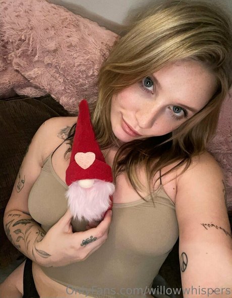 willowwhispers sexy actress pictures