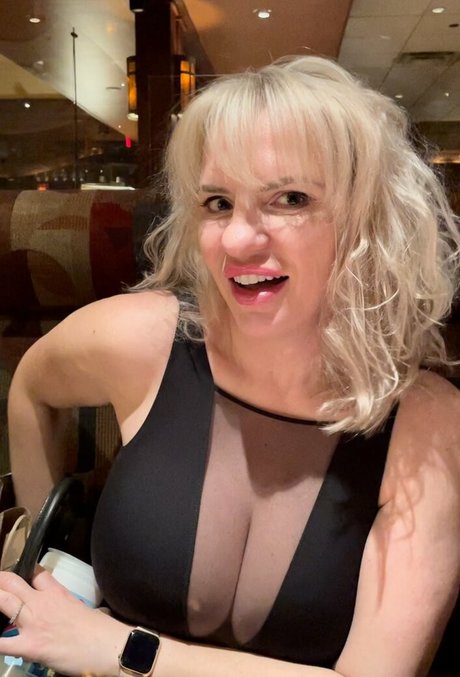 Tori Hendricz model nude image