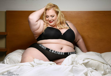 theviviennerose model art photo