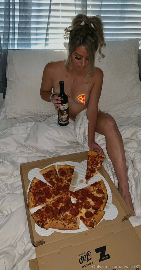 Courtney Ternullo model erotic image