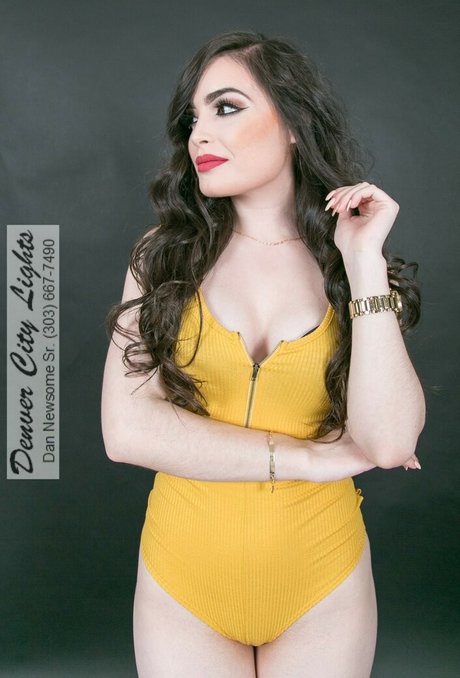 Yanet Gutierrez model top img