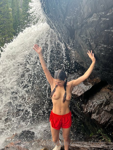 Leah Gotti perfect model images