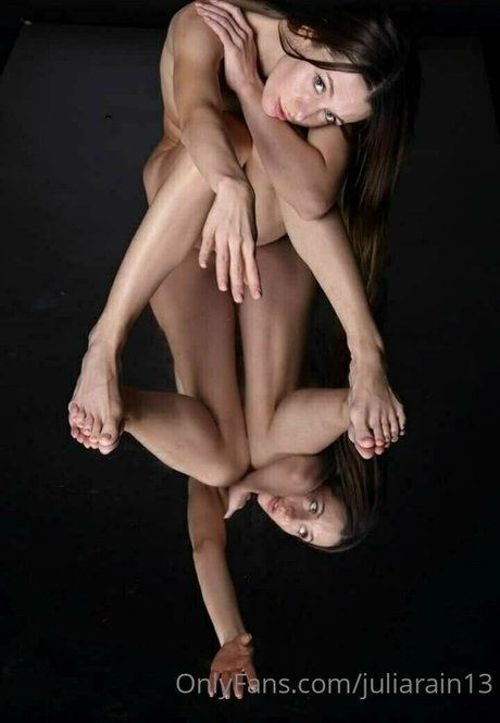 Julia Rain beautiful actress pic