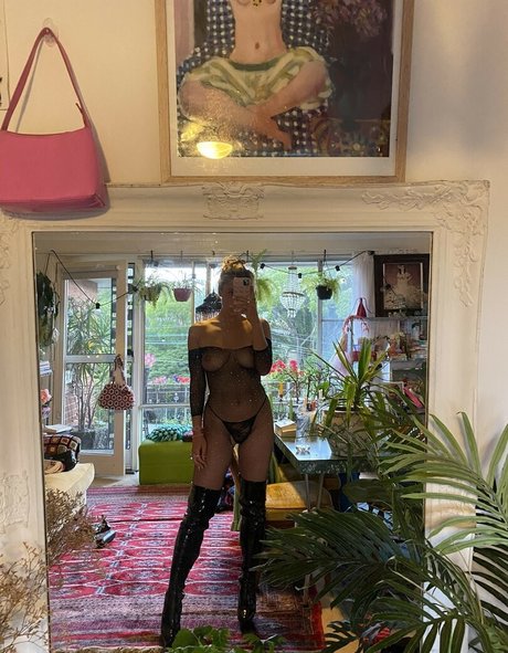 Raregirl96 art model photos