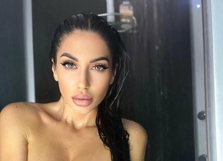 Mari Sweet model top img