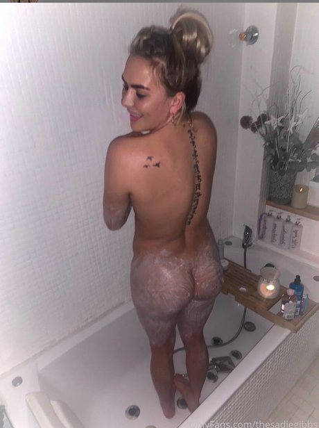 Sadie Gibbs model top picture