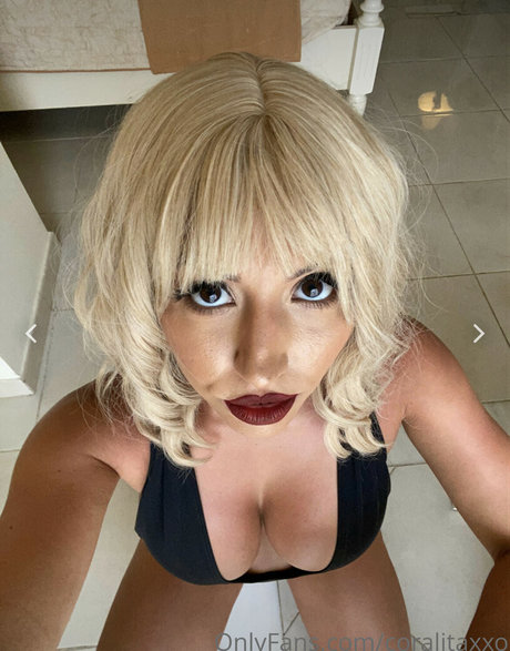 Coralitaxxo xxx model image