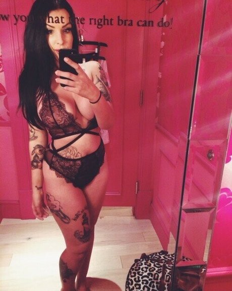 Bailey Arber nudes model img