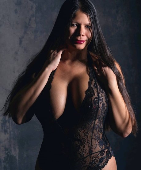 Eimeo model free photo