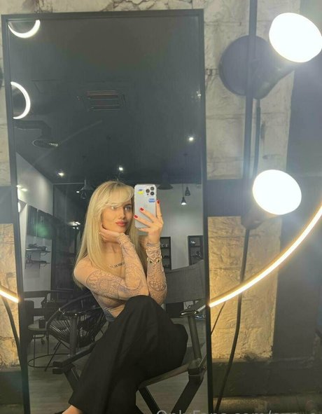 eva e free model images