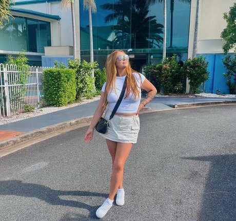 Hayley Aurisch star high quality img