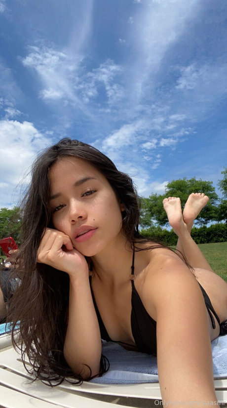 siaasmr pornstar nude image