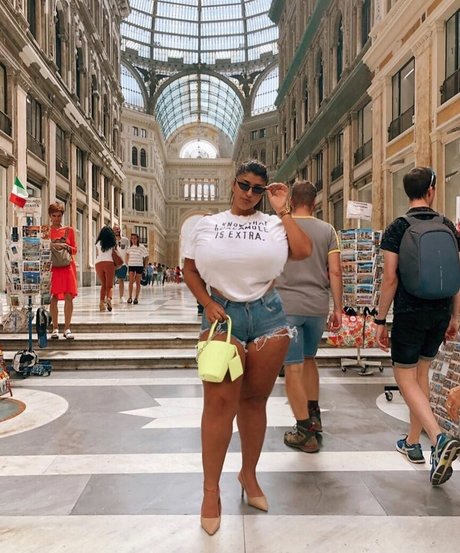 Yuval hd model galleries