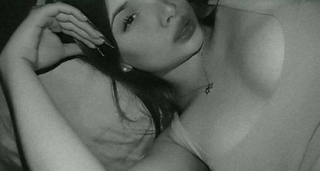 leslieroma model exclusive photos