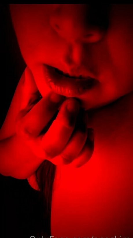 anaskim model top photos