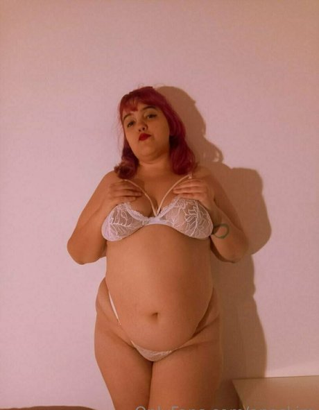 anaskim hot star img