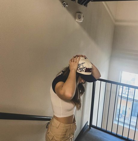 BaileyGoat pornstar hd pics