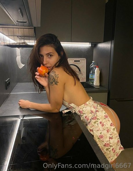 madgirl6667 erotic model pic