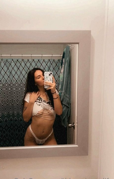 thisominouslife model pretty photos