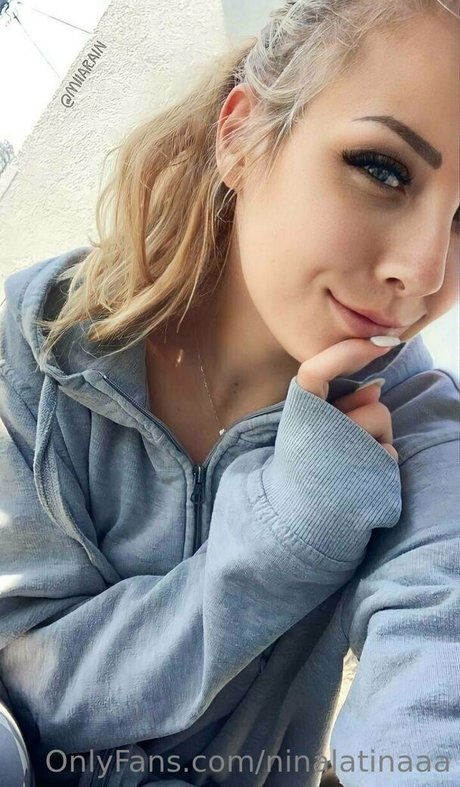 ninalatinaaa top model photo