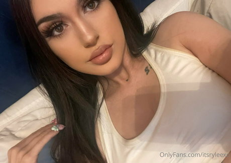 itsazaleaxo adult actress picture