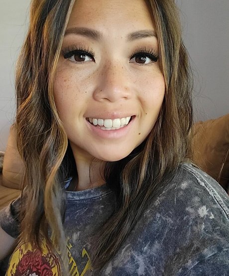 Miss Jee Yung free pornstar galleries