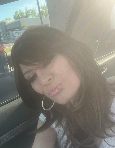 queen b864 art actress photos