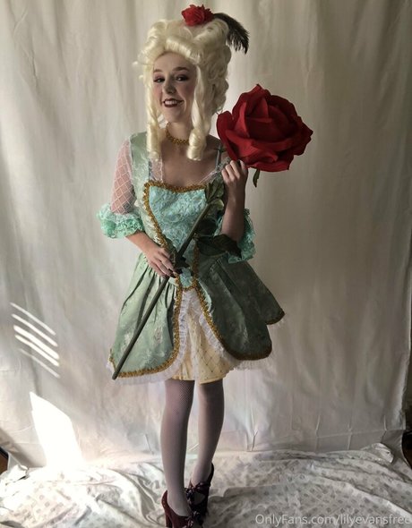 lilyevansfree exclusive actress img