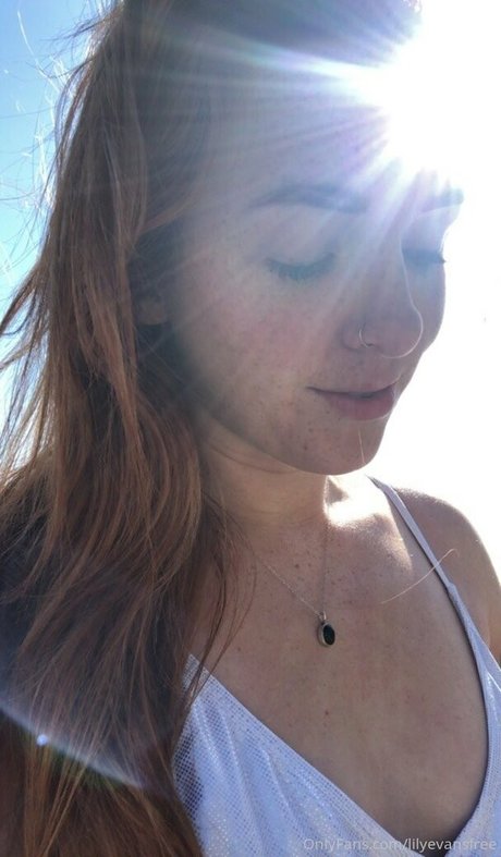 lilyevansfree hd actress pics