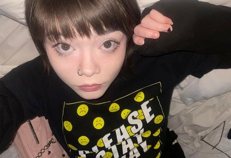 Lilac Lullaby nude model archive