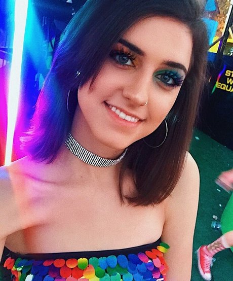 SophieSommers porn model gallery