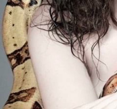 Krisea Marina art model picture