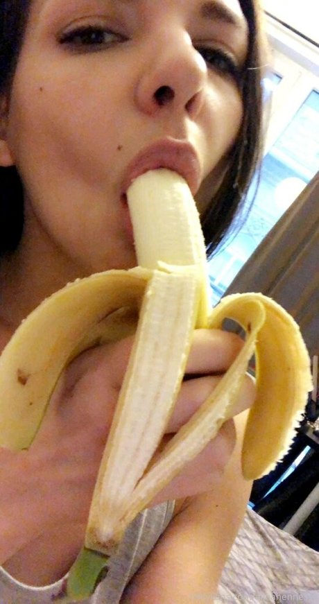 alinahenessyfree sexy actress pics